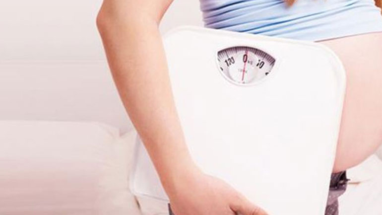 Μάθετε γιατί τα λίγο παραπάνω κιλά κάνουν καλό στην εγκυμοσύνη σας